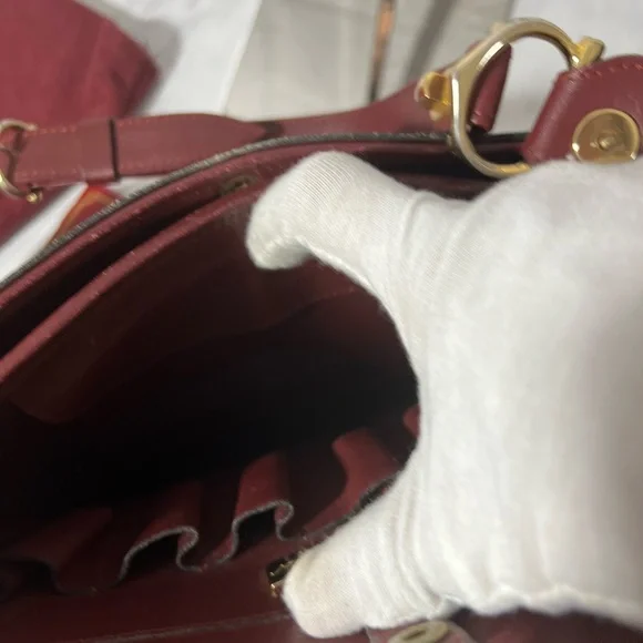 GUC Cartier Must de Cartier Crossbody - Picture 7 of 10